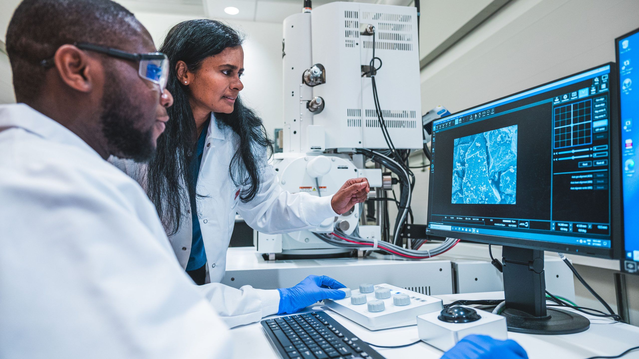 Dr. Rathnayake and her student examine a computer monitor